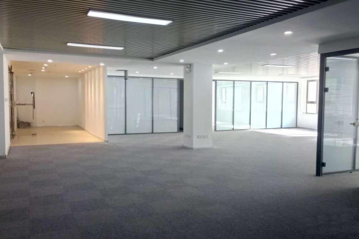 暖山生活广场 200平米办公室 8元/天/平米